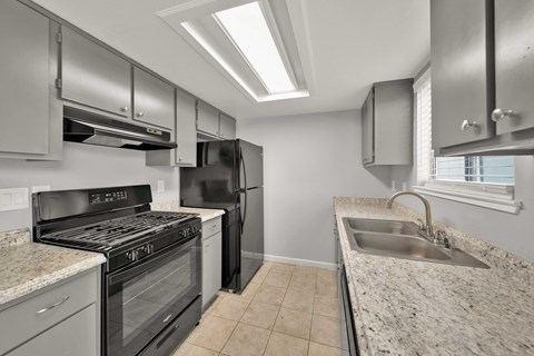 Floor plan for 2 beds, 1.5 baths, 950 sqft